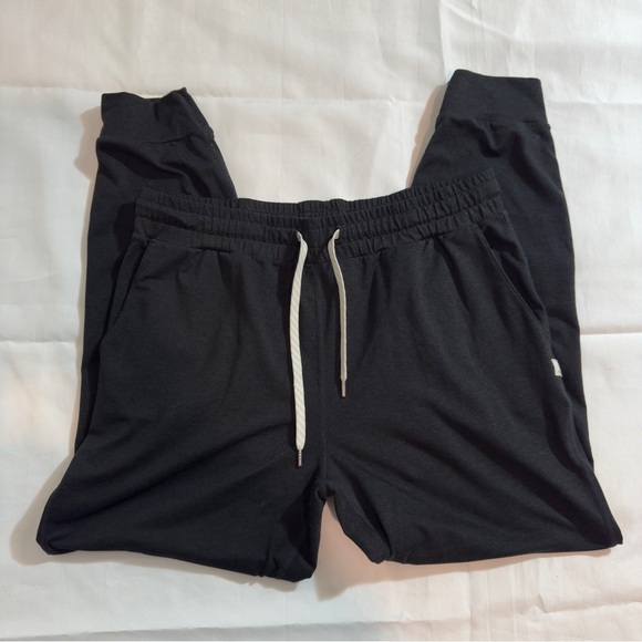 Vuori Joggers with White Drawstring - Picture 4 of 5